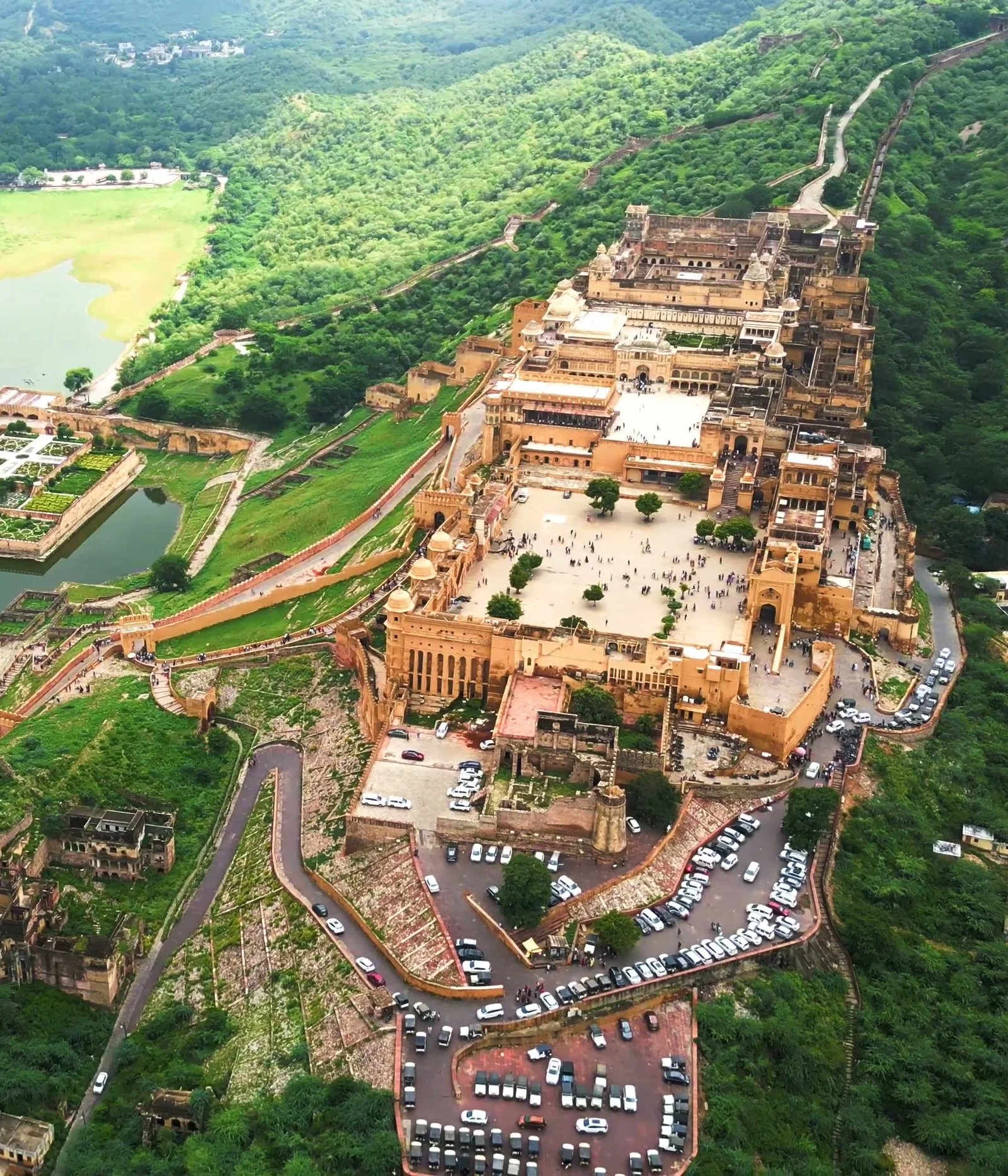 A scenic Rajasthan road journey